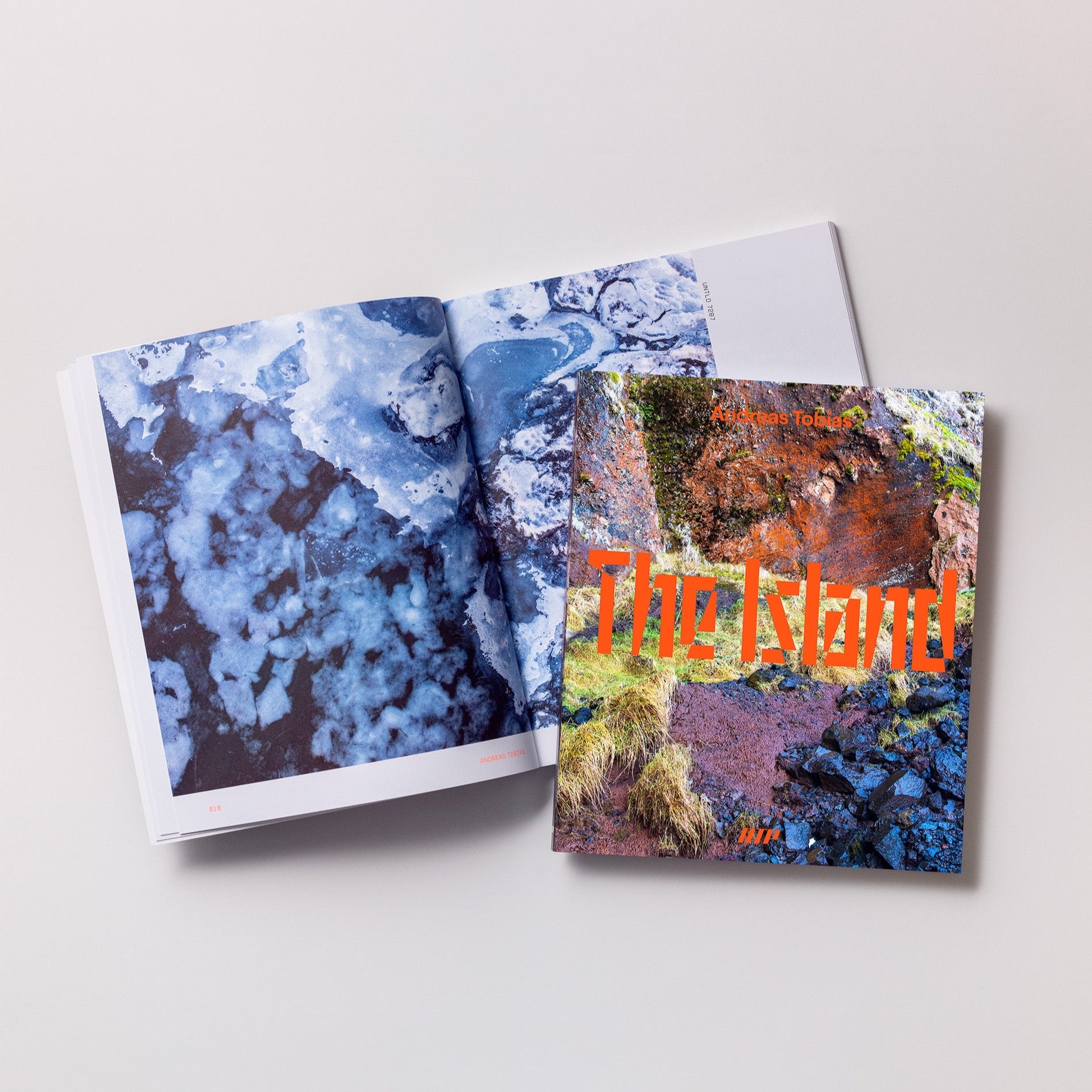THE ISLAND – Buch und Postkarten als Set
