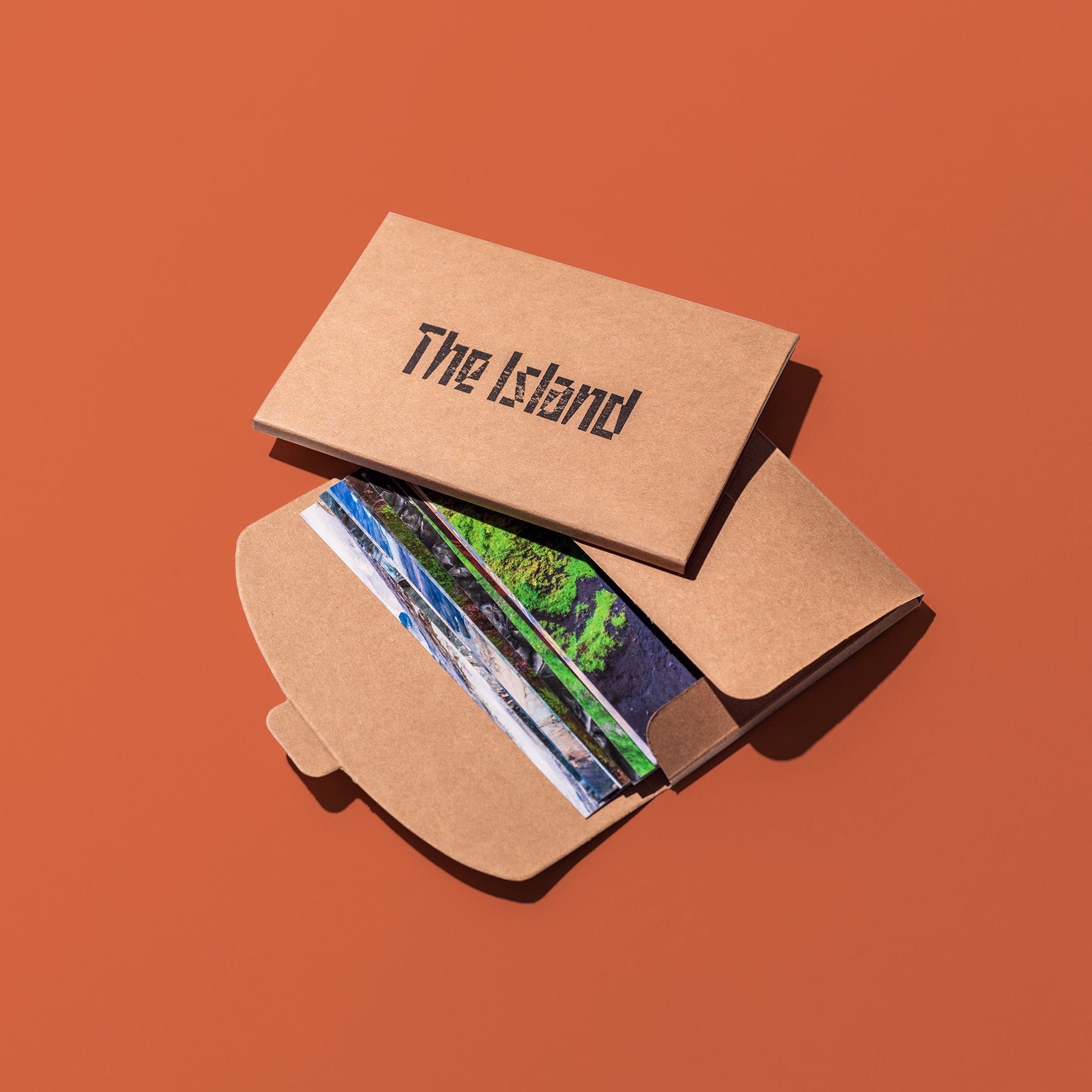 THE ISLAND – Buch und Postkarten als Set